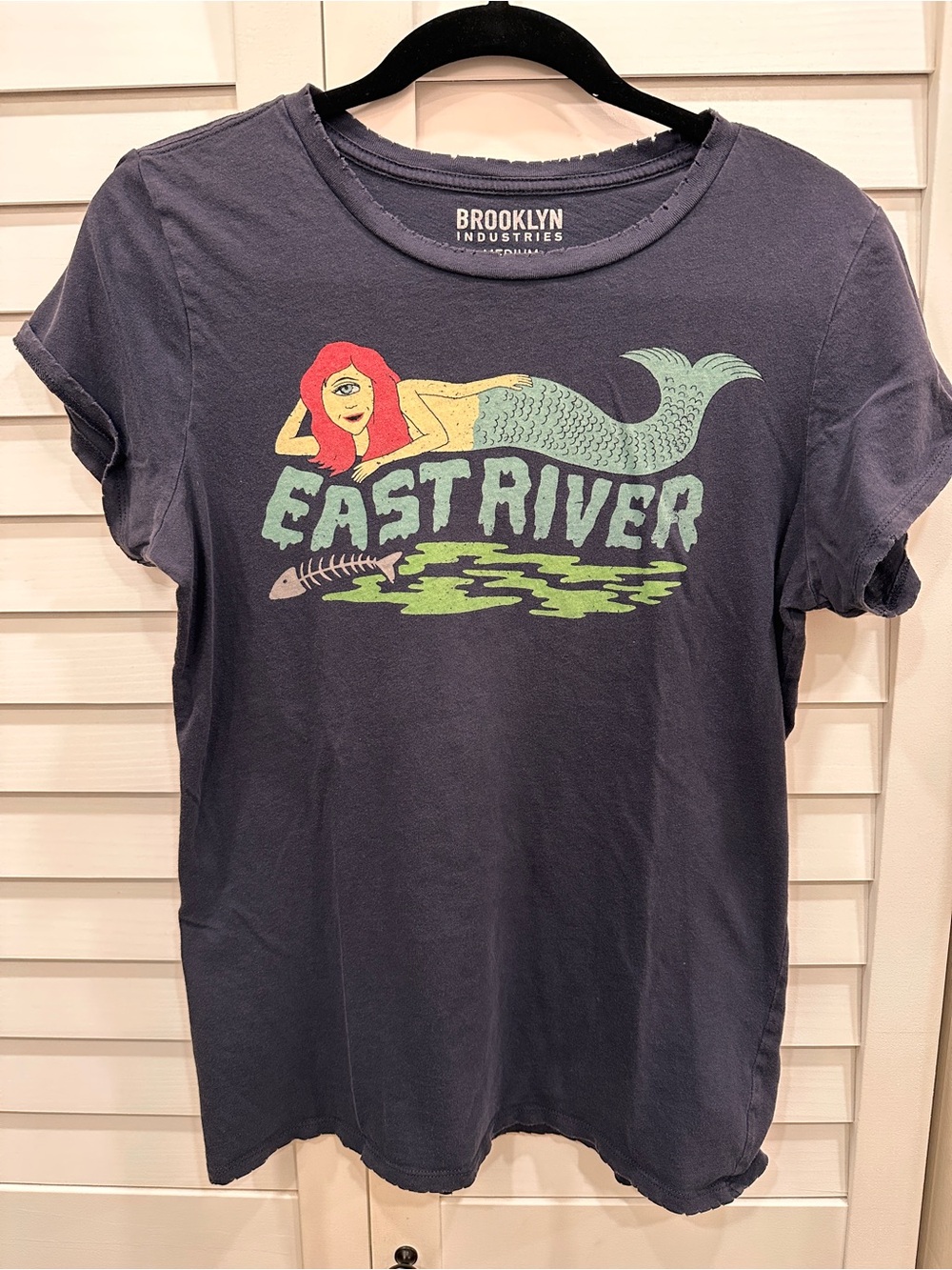 Brooklyn Industries Womenβs East River Graphic mermaid tee - Navy 2015